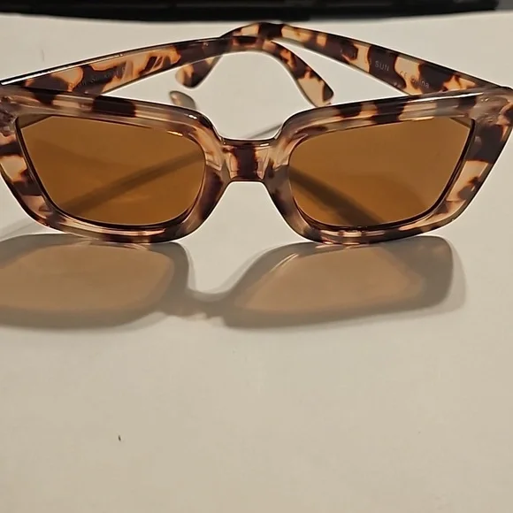 Ryan Simkhal Sunglasses - Picture 2 of 3